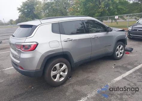 2019 Jeep Compass Latitude 4X4 z USA, uszkodzony, nr VIN 3C4NJDBB8KT847654